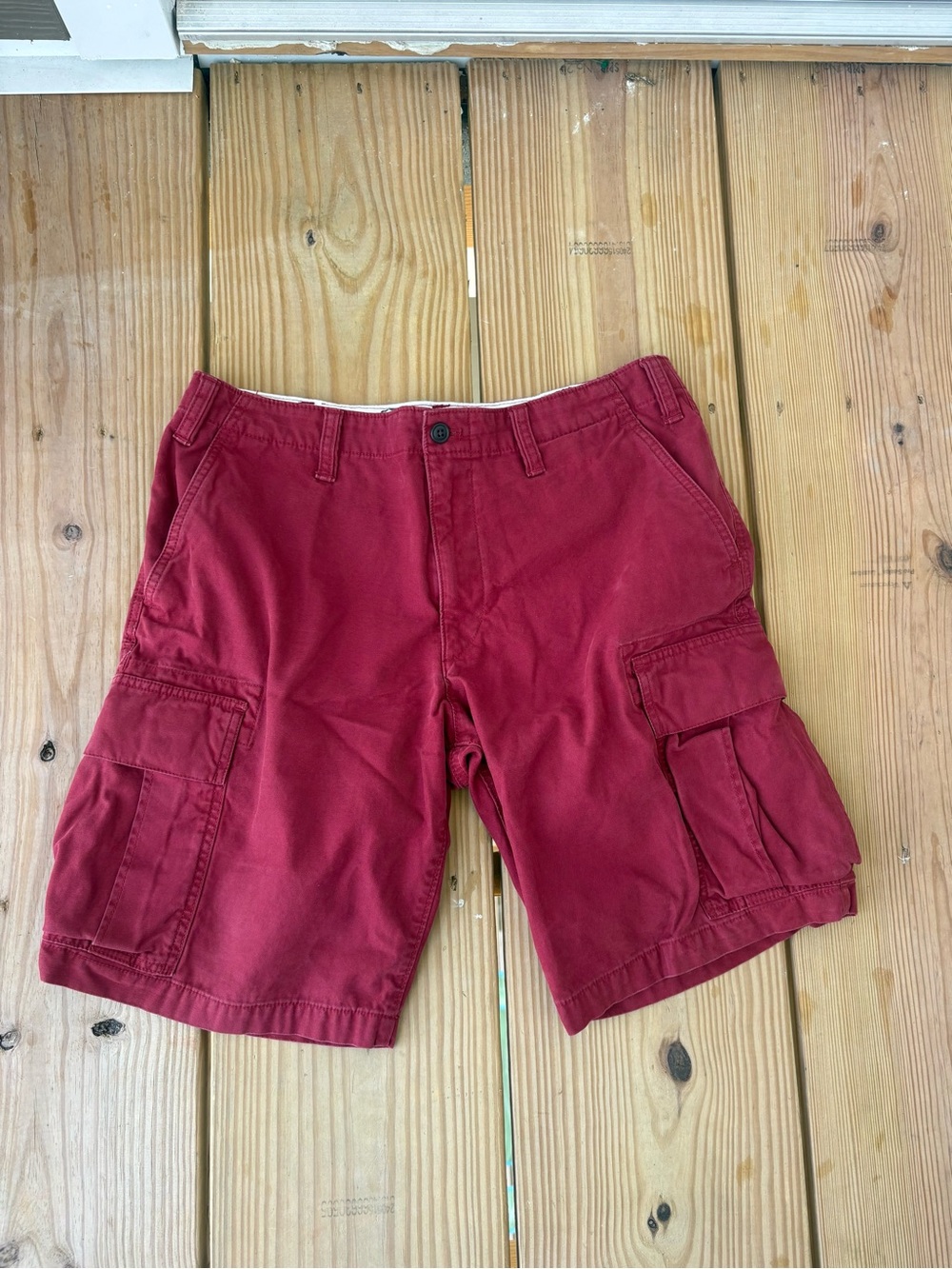 Eddie Bauer Men's Cargo Shorts in Burgundy Red